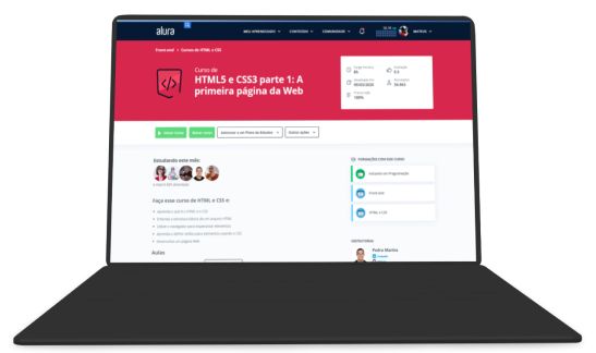 Notebook com a aba aberta em um curso da alura